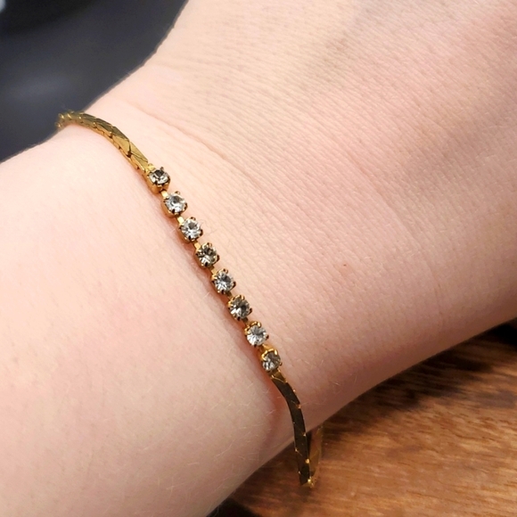 Jewelry - B2622‎ gold foiled dainty feminine crystal bar bracelet